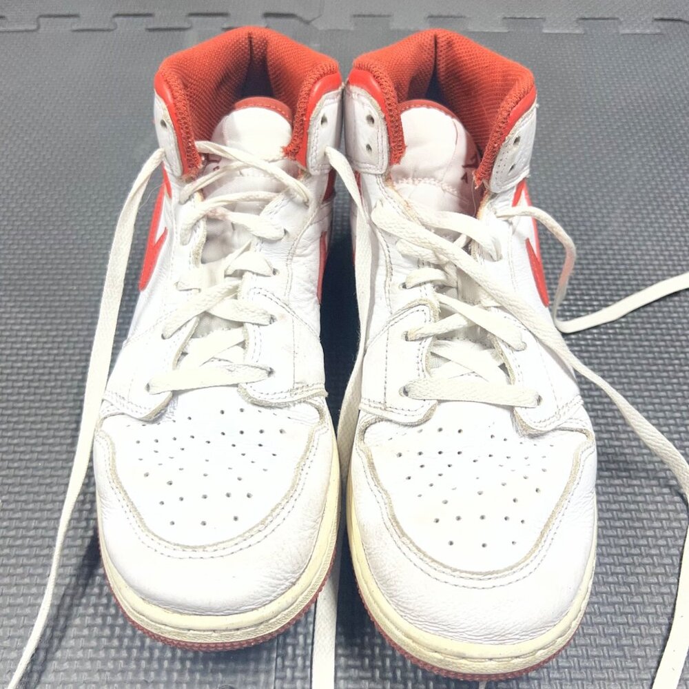 Nike Air Jordan 1 High Retro White/Orange Vintage Sneakers Rare Collectors Editi